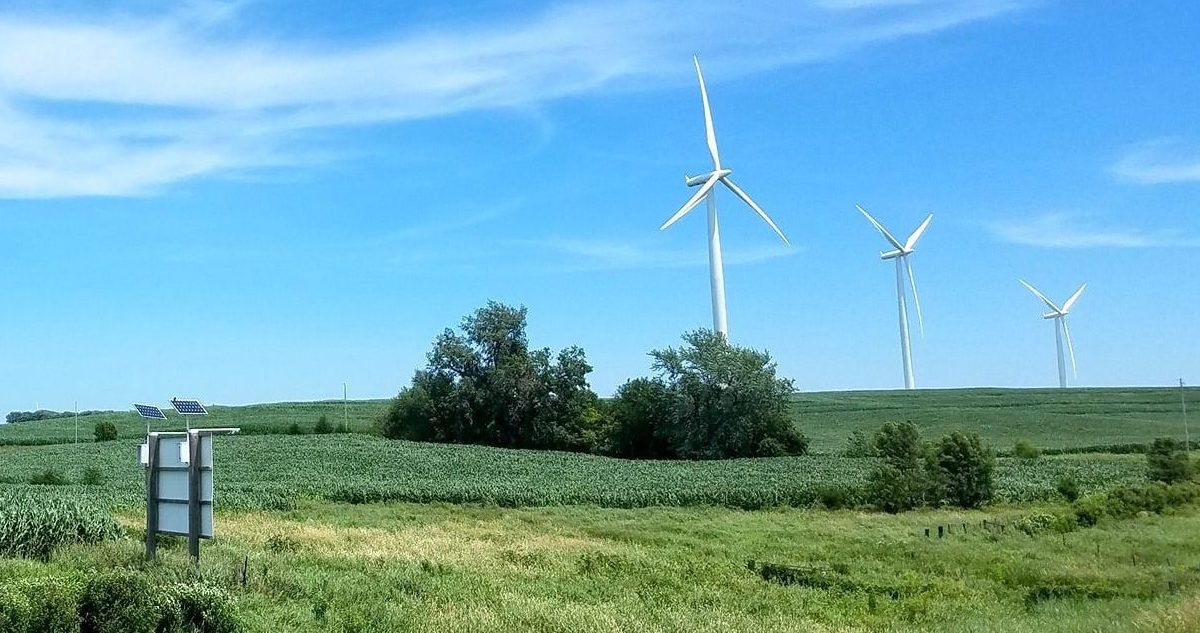 simpleraysolar's tweet photo. What's your opinion..... solar or wind? For small distributed generation systems owned by a farm or business, we recommend solar every time. https://t.co/h2x4Wv8YVg https://t.co/0V8Dz2ZSuY