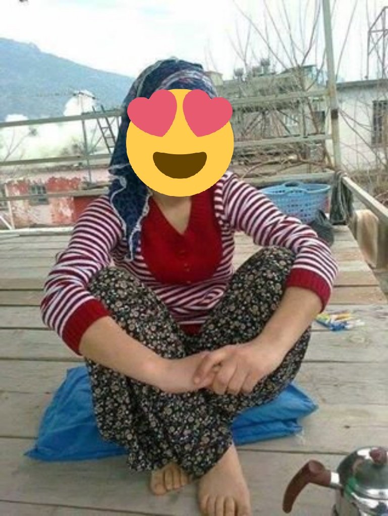ensetkardes's tweet photo. Hazır ayaklarını ayırmışken kim koklerdi ablama https://t.co/SzZ6gPuT2z