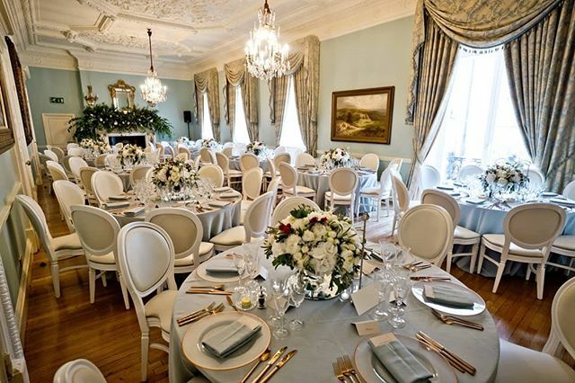 COLOUR SCHEMES// We are completely in love with this wedding breakfast set up in our Long Drawing Room.

The linen perfectly complimenting the colour of the walls, and those subtle hints of deep red coming through in the centrepieces. Perfection.
.
.
.
.… ift.tt/2P8BQnZ