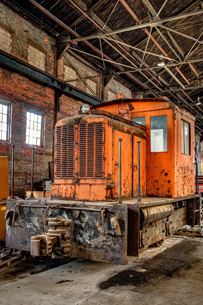 1941 Whitcomb Locomotive in Abandoned Bethlehem Steel Warehouse. 

#urbex #urbanexploration #abandonedtrains #whitcomblocomotive #railfan #abandonedphotography #cindyvaskophotography #BethlehemSteel