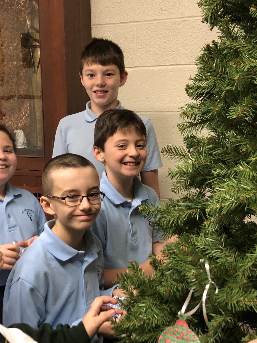 Grade 4 decorating <a href="/StPatsBedford/">StPatsBedford</a>’s Christmas tree with the ornaments they made! <a href="/Sara_Shea72/">Sara Shea</a> @MichaelDeegan10 <a href="/NY_Arch/">Archdiocese of New York</a> <a href="/ArchNY_Schools/">NY Catholic Schools</a>