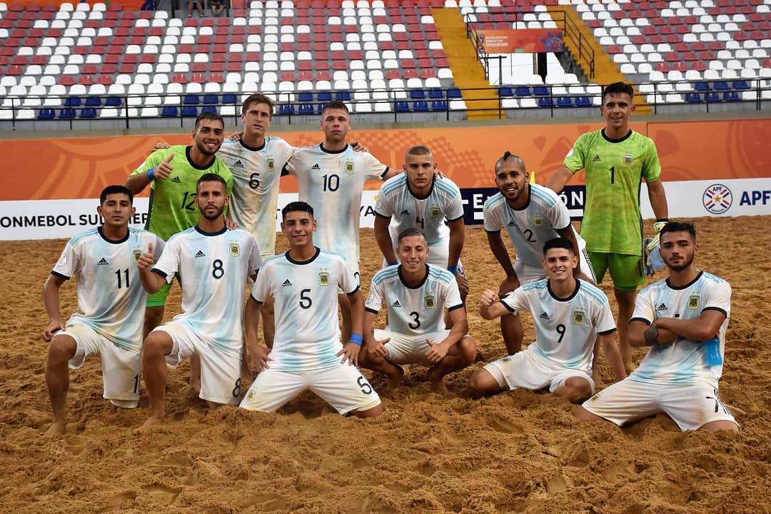 IncidiumOk's tweet photo. #FútbolPlaya

Comenzó el Sudamericano Sub20 de fútbol playa masculino. No se disputó la tercera fecha del campeonato pero jugó la selección y hubo amistosos. https://t.co/ZRJEDSyOzc