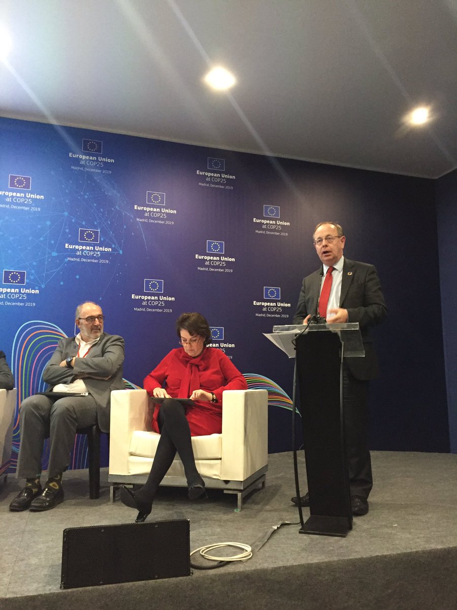 remi_bussac's tweet photo. Innovation at the heart of energy transition towards 1.5C #COP25Madrid. Vibrant demonstration with #EDF and DG RTD https://t.co/uitRfFiSIl