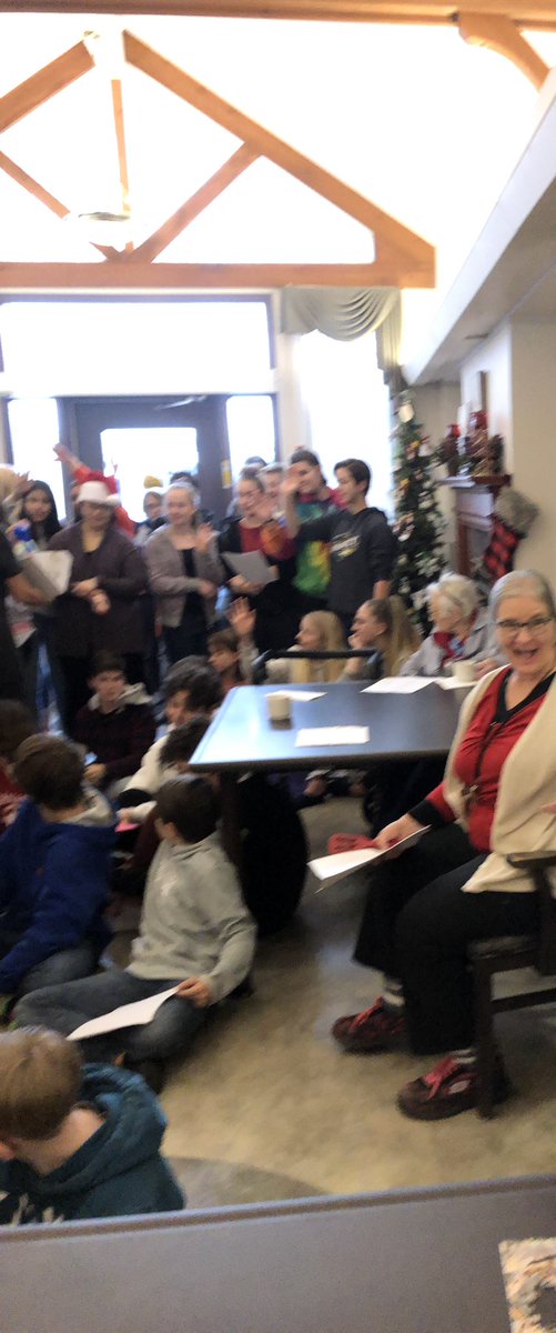 MrsBerndtsclass's tweet photo. Singing Christmas carols with our friends at George Hennig @ecsrdSTRENGTH @goodSamaitanSociety #Gr8Rocks https://t.co/Cd0R4VX4T8