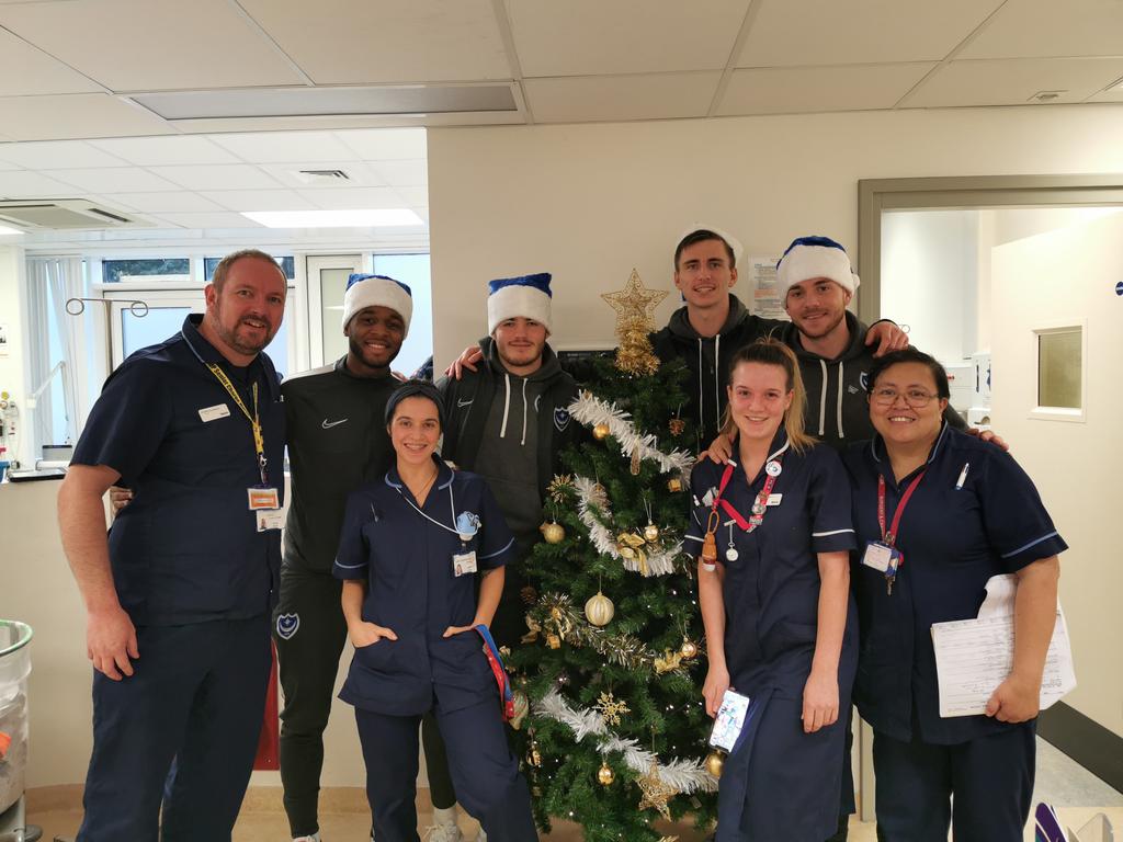 Thank you to the players from @Pompey for coming to visit us in the Haematology Oncology Day Unit @QAHospitalNews! You really made our patients day 😘❤️ #QAHodu #kickingcancersbutt #patientsfirst #theboysfrompompey #makingourpatientshappy #Christmas