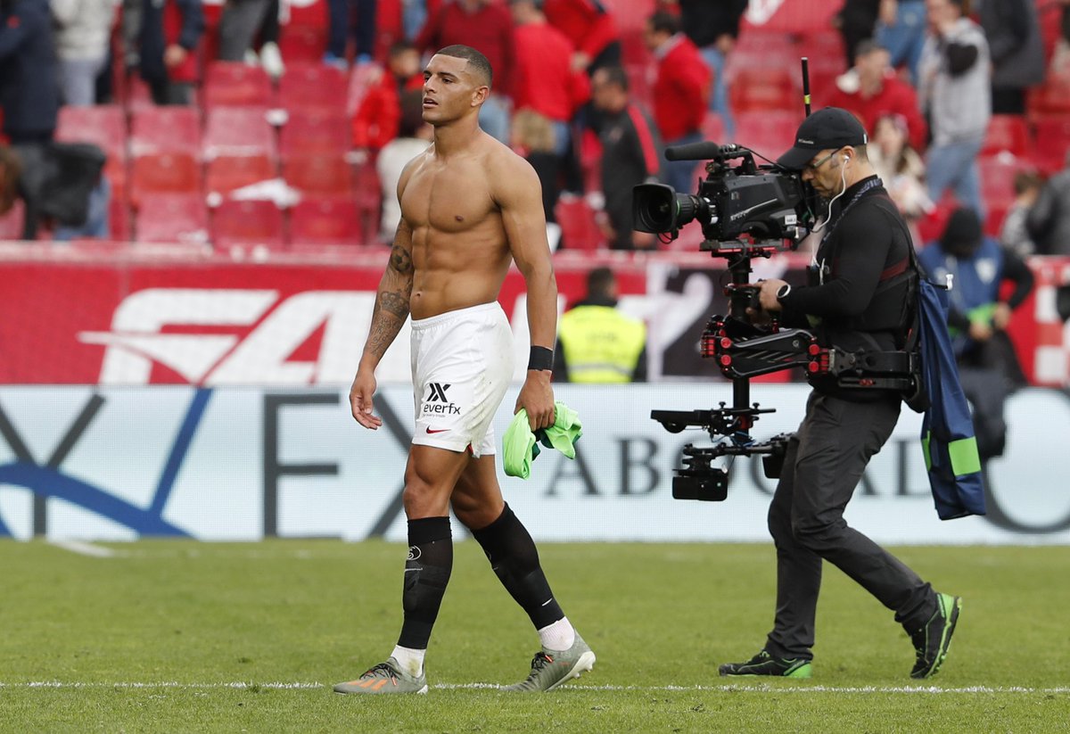 Aston Villa đồng ý ký hợp đồng với hậu vệ Diego Carlos của Sevilla và Jules Kounde rời Sevilla