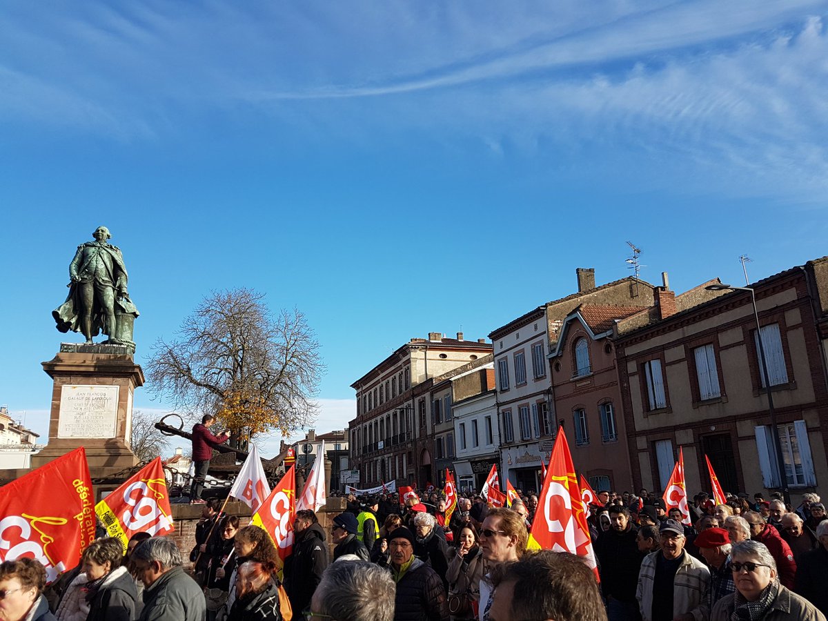 vitalastar's tweet photo. #greve10decembre #GreveGenerale #CGT #albi #tarn #occitanie https://t.co/0t26axb6Z4