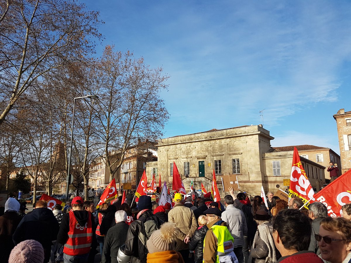 vitalastar's tweet photo. #greve10decembre #GreveGenerale #CGT #albi #tarn #occitanie https://t.co/0t26axb6Z4