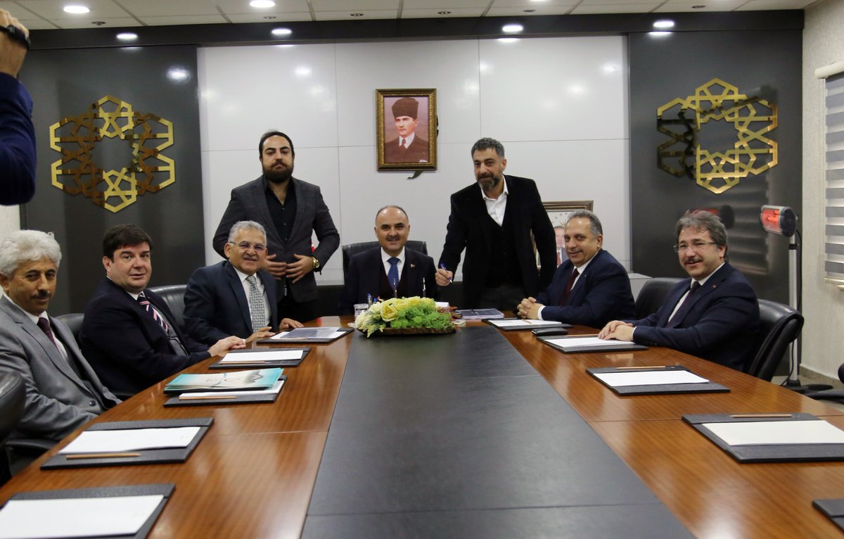 kayserivaliligi's tweet photo. Valilikte Bir Hayırsever Protokolü Daha..https://t.co/5BMNO3rQYQ https://t.co/NcaMHhi5fe