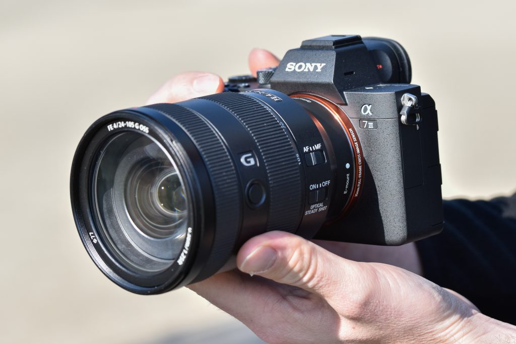 Camesuki's tweet photo. 【🎁大好評プレゼント企画🎁】
大好評❗
SONY α7 III ズームレンズキット（新品）のプレゼントキャンペーンを実施します📷👍✨
【応募方法】 フォロー&amp;RTしてくれた方の中から抽選で8名さまの方にプレゼント！！ 
【締切】12月18日いっぱいまで💗

#α7III
#ミラーレス
#SONY
#写真 https://t.co/zM0PEnvdaq