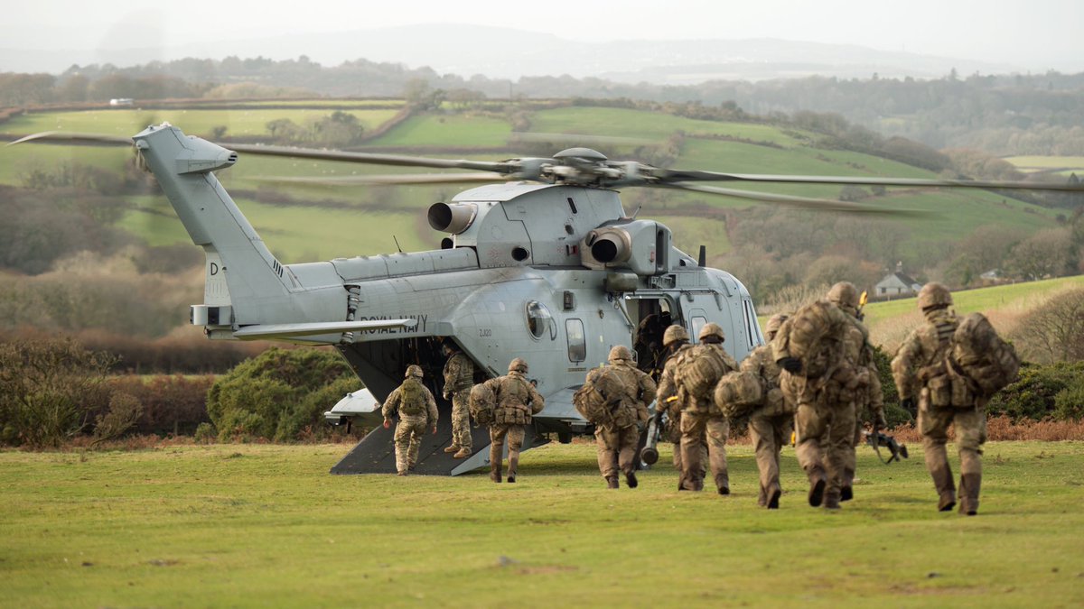 Commando Merlin Mk4 from 845 Naval Air Squadron with Commando Helicopter Force, @RNASYeovilton on @DartmoorDevon yesterday. Lifting @RoyalMarines . @RoyalNavy @co_chf @ComdJHC 💪🏻🚁⚓️ Great Phot from @aitchiar 👏🏻👏🏻👏🏻