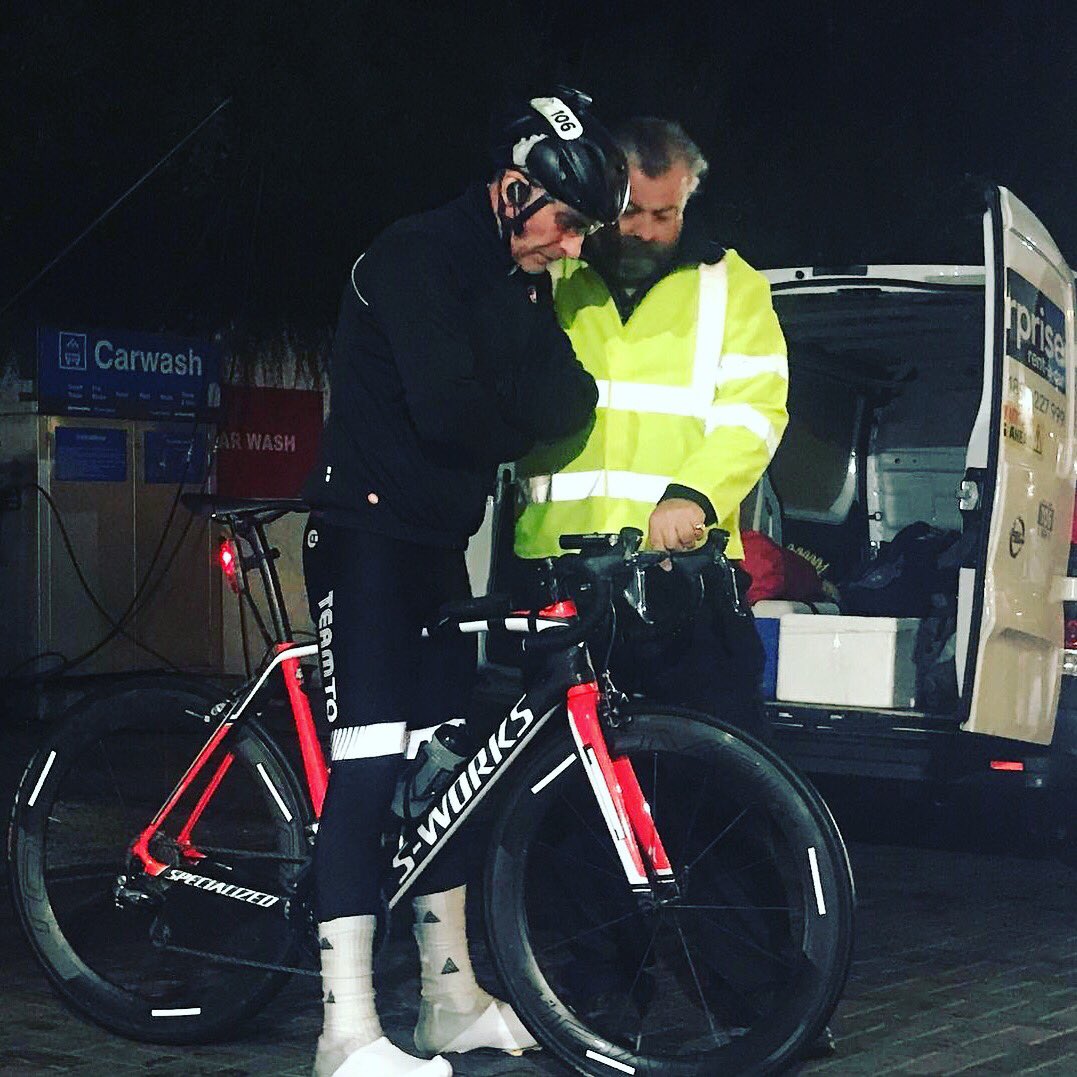 A few words in the ear from #TeamTQ ‘s Mr Motivator before setting off again during #RAI2019 #endurancecycling #iamspecialized #iamspecialized_road #sworks #lookingtogofurther #wewillbeback thanks to #fisure at THB Group for the support!