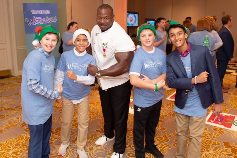 yellowribbonsun's tweet photo. There are so many people to thank &amp; so many photos to share.

Last night’s “Tiny Heroes Winter Wonderland” was undoubtedly the best one yet! Nearly 300 military children on hand for a shared evening of holiday hope &amp; cheer.

YRU | #PayItForward https://t.co/TXv25ClQUM