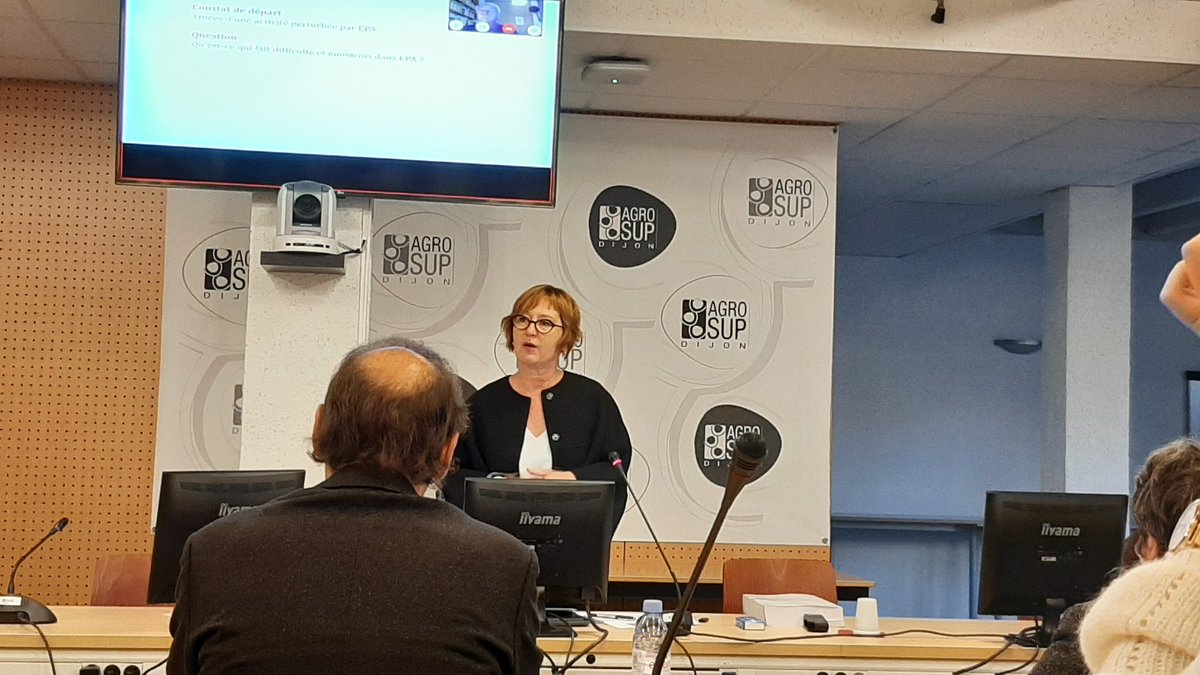 Cpeltiered's tweet photo. Aujourd'hui @AgroSupDijon, Isabelle Gaborieau fait briller l'accompagnement du #DNA made in @BergerieNat en devenant docteure dès sciences de éducation pour son travail sur #Enseigneràproduireautrement avec des élèves en #BacProCGEA
Félicitations https://t.co/2HhVjrOg1X