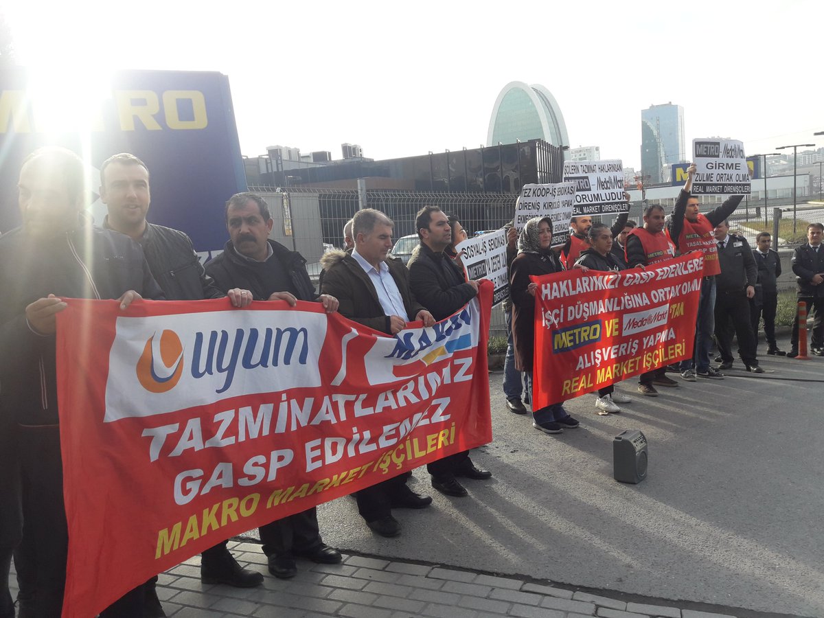 Nakliyatsendika's tweet photo. Çünkü başta “Dörtlü DİSK, KESK, TMMOB ve TTB” yöneticileri olmak üzere üyelerine, etkilemesi gereken kitlelere yabancılaşmışlar, uyguladıkları politikalar itibariyle kitlelerden uzaklaşmışlardır. Bu doğal bir sonuçtur. + https://t.co/HqMdKzNgln