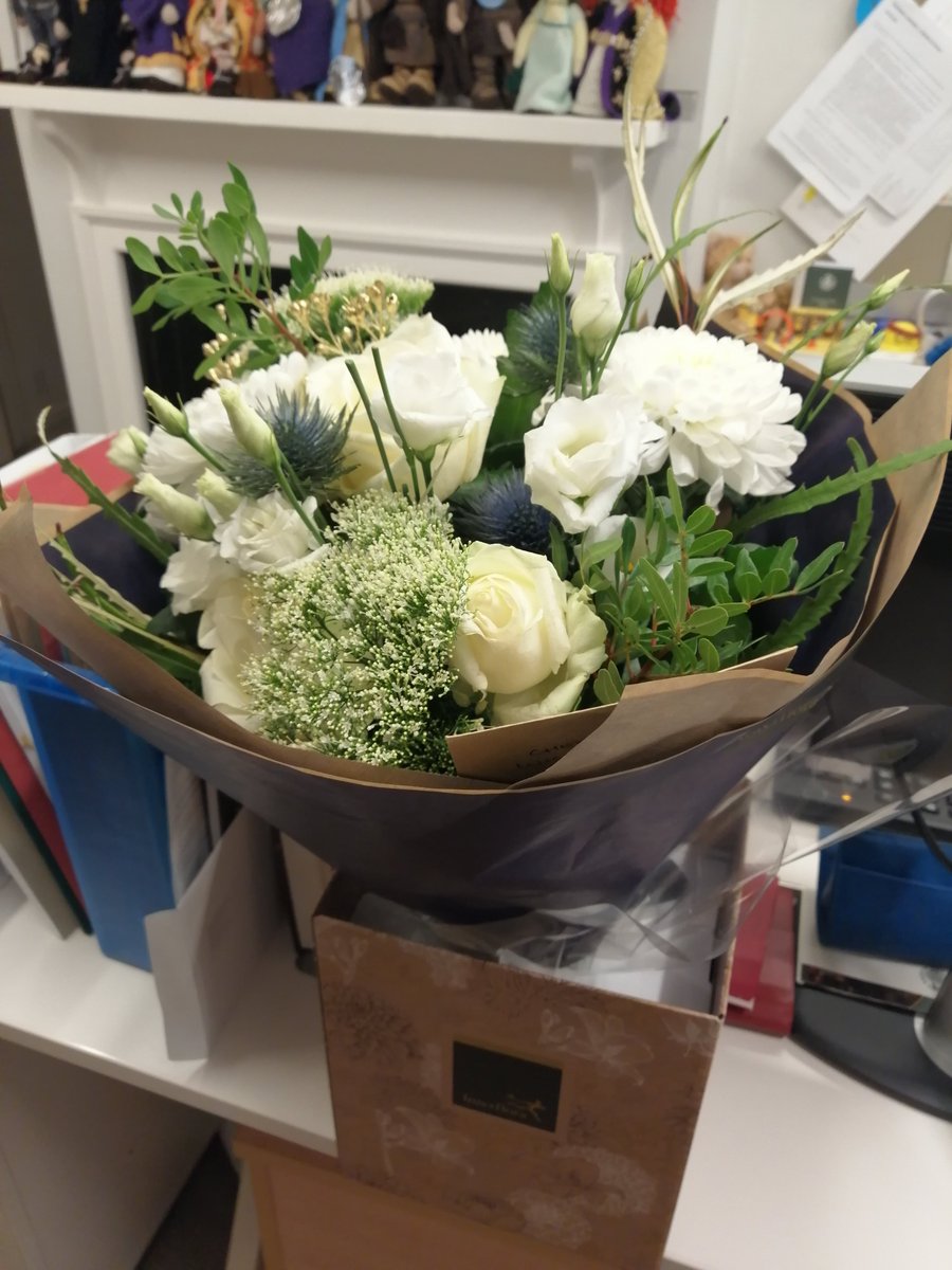 A huge thank you to @OliverJWCox @AlicePurk
 and Caroline from @UniofOxford for our wonderful @InterfloraUK flowers! 
It was a pleasure to have yourselves and your students @WinCathedral last week for your #HeritagePathway cohort💐#TuesdayTreat