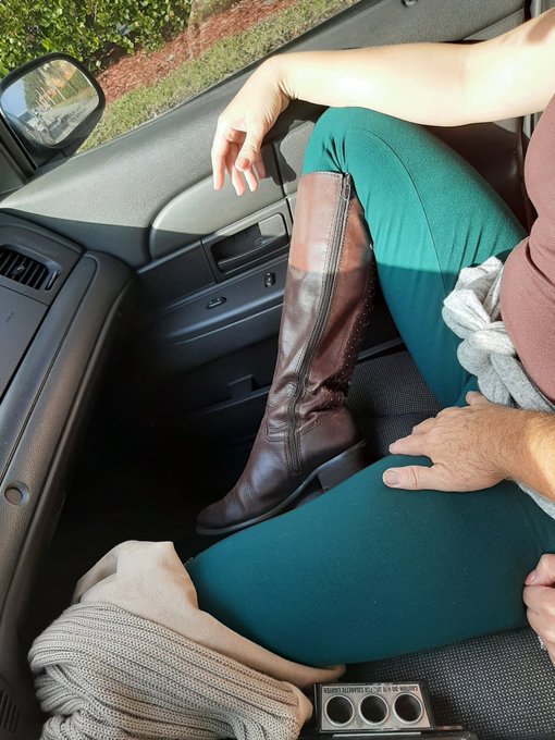 It's only a 10 minute ride to the airport. Behave yourself. https://t.co/YEIQB7eiuS<a href="/tag/pantyhosedomination"class="tags"><span>#pantyhosedomination</span></a>