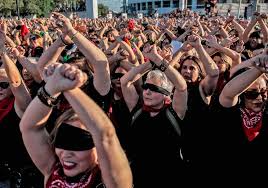 "Local human rights defenders around the world are part of a global ecosystem of shared norms, institutions, strategic collaboration, and communication that forms a resilient mesh that should be fostered and sustained." <a href="/NicDawes/">Nicholas Dawes</a> #HumanRightsDay

hrw.org/news/2019/12/1…