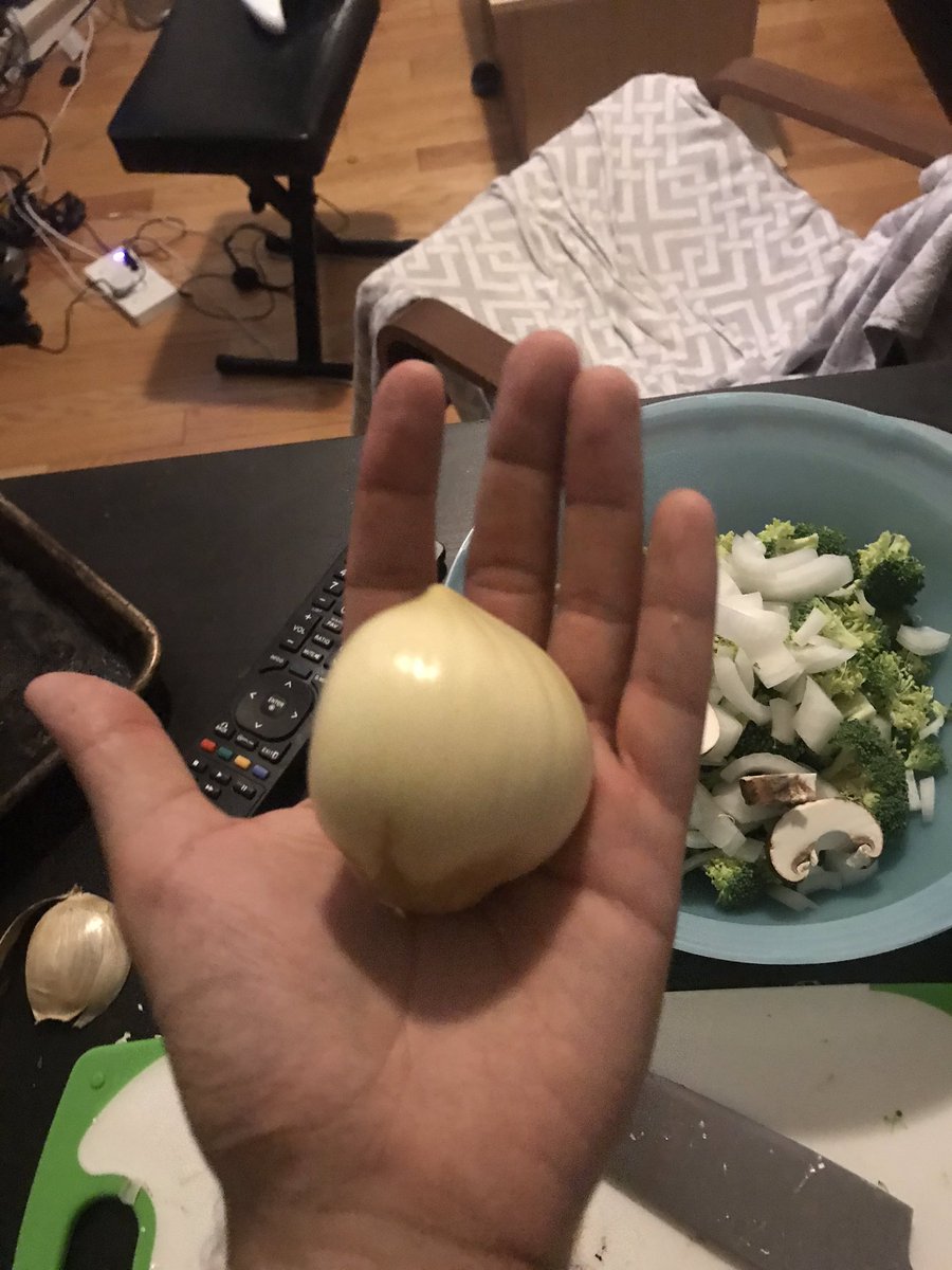 Bore_Vidal's tweet photo. You already know what the fuck it is #BIGgarlic https://t.co/7hWEEVUnD4