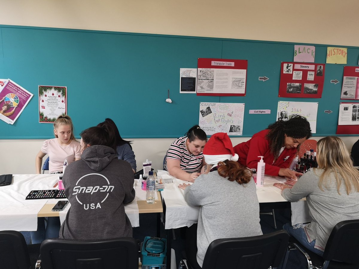 Colleen_Porte's tweet photo. Everyone loved getting their festive nails done at the Essential Skills Winter Wonderland by the very talented students of Level 5 Beauty 💅 @AyrshireColl @SkillsAyr @AyrshireHair https://t.co/HJiizMsM9x