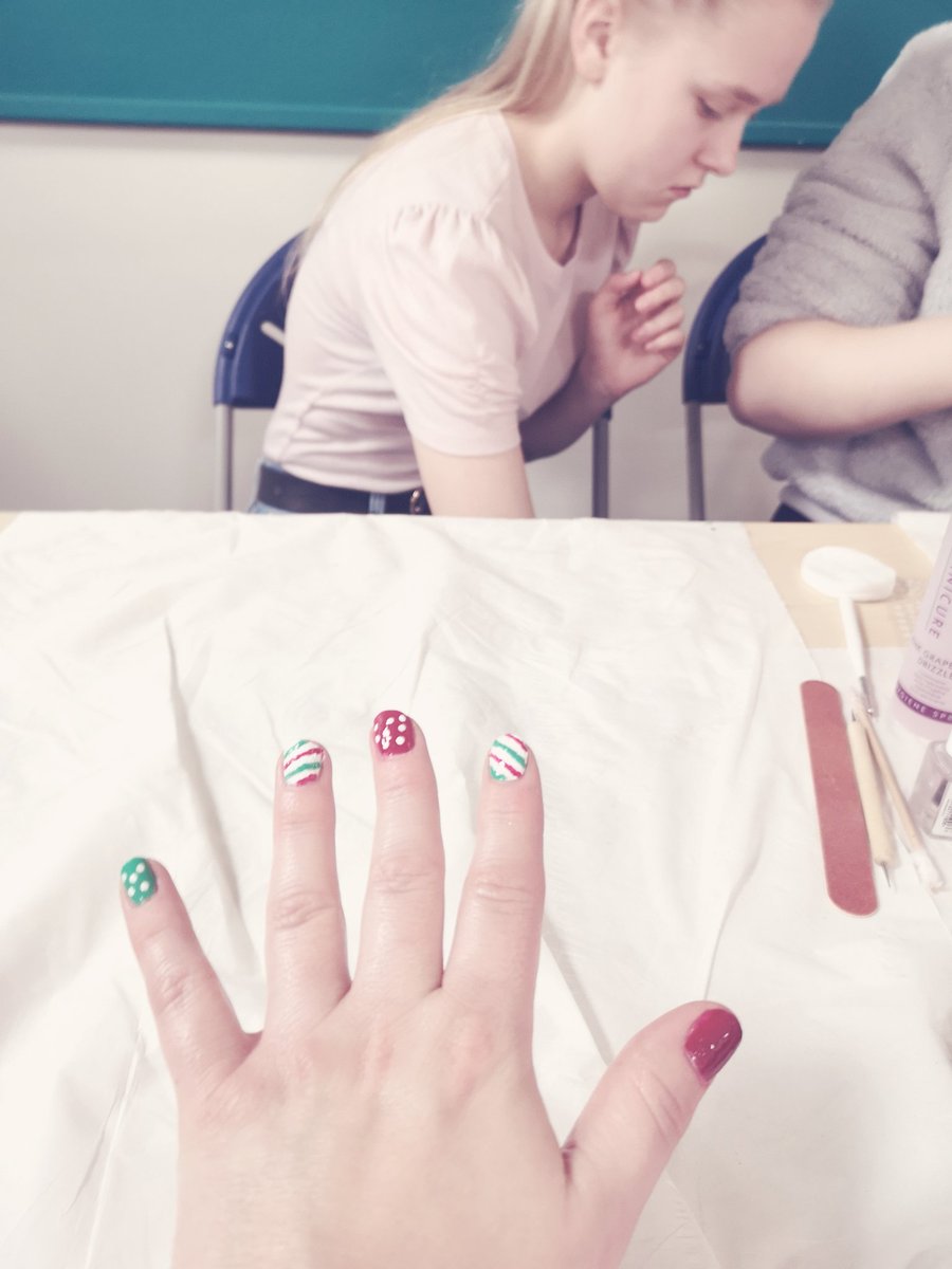 Colleen_Porte's tweet photo. Everyone loved getting their festive nails done at the Essential Skills Winter Wonderland by the very talented students of Level 5 Beauty 💅 @AyrshireColl @SkillsAyr @AyrshireHair https://t.co/HJiizMsM9x
