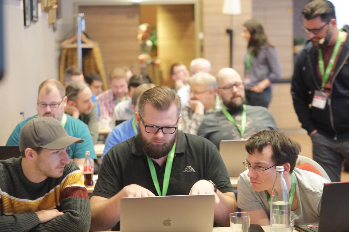 mad_summit's tweet photo. Im Workshop des Power-Duos @JoergM und @HannaPrinz qualmen die Köpfe 🤯 Die Teilnehmer*innen konfigurieren das Service Mesh Istio für eine beispielhafte Microservice-Anwendung. #MicroservicesSummit #ServiceMesh https://t.co/ULgcyFBjHJ