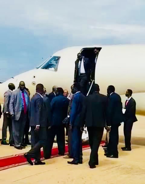 SPLMIO_Viva's tweet photo. H.E. Dr. Riek Machar Teny-Dhurgon arrived today to Juba, #SouthSudan to discuss the R-ARCSS #pendingissues with President Salva Kiir. https://t.co/MQP7GeSG9Z