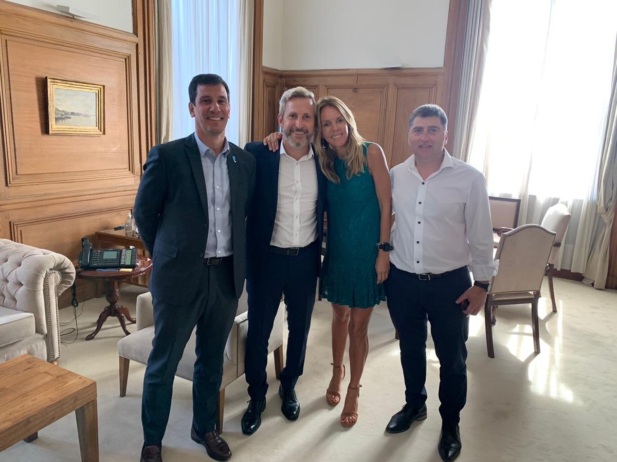 Ha sido una de las mayores satisfacciones de mi vida trabajar con <a href="/mauriciomacri/">Mauricio Macri</a>, <a href="/frigeriorogelio/">Rogelio Frigerio</a> y el excelente equipo del <a href="/MinInteriorAR/">MIN Interior</a>. No solo por lo que pudimos hacer, sino por cómo lo hicimos sin perder los valores y la transparencia. Soy una eterna agradecida ♥️