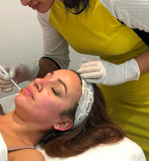 eppingclinic's tweet photo. A chemical peel is a dermocosmetic procedure designed to cause accelerated, controlled skin regeneration. Each unique formula allows the chemical exfoliants to act at various depths 

To book you can visit 🖥 https://t.co/lqIruL5iQC 📩 info@eppingbeautyclinic.co.uk https://t.co/lt7LGef45g