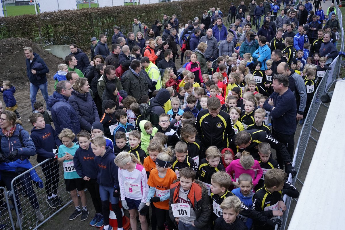 FlorijnLoop's tweet image. Schrijf je in voor de Florijn Scholenloop: florijnwinterloop.nl/scholenloop/
We willen alle kinderen, uit Woudenberg en die daarbuiten, de kans geven op zijn/haar tempo deel te nemen aan de 3e Florijn Scholenloop.