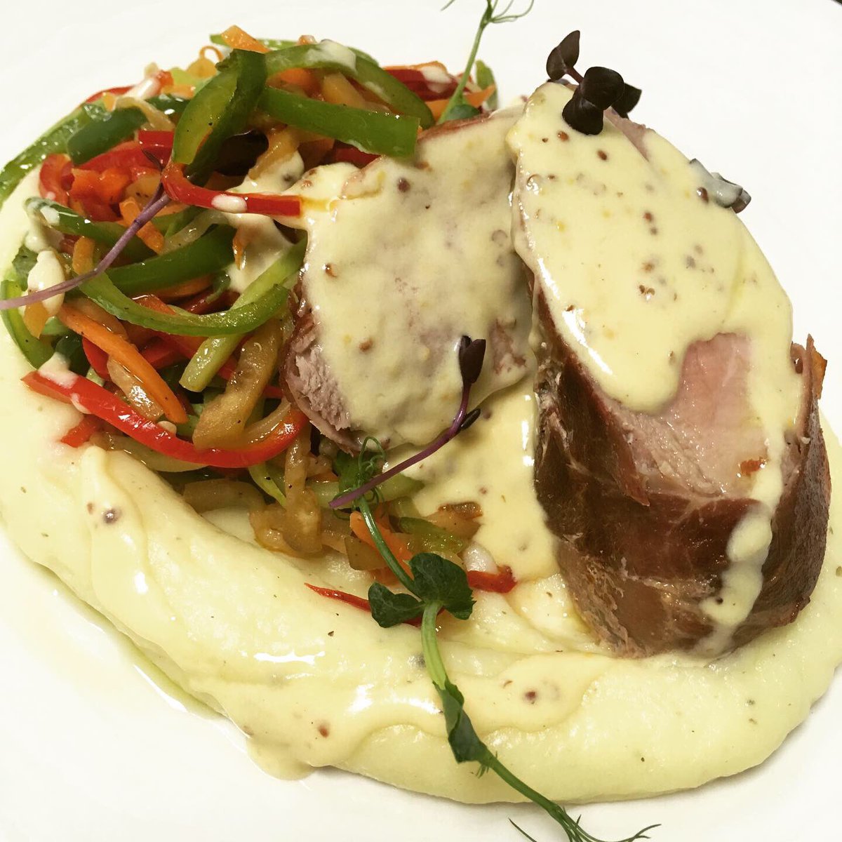 Floret_Sofia's tweet photo. Our delicious lunch deals for this week - Spinach salad with pumpkin seeds and pork fillet wrapped in prosciutto😍 #lunch #lunchdeals #floretsofia https://t.co/uhN52WIizL