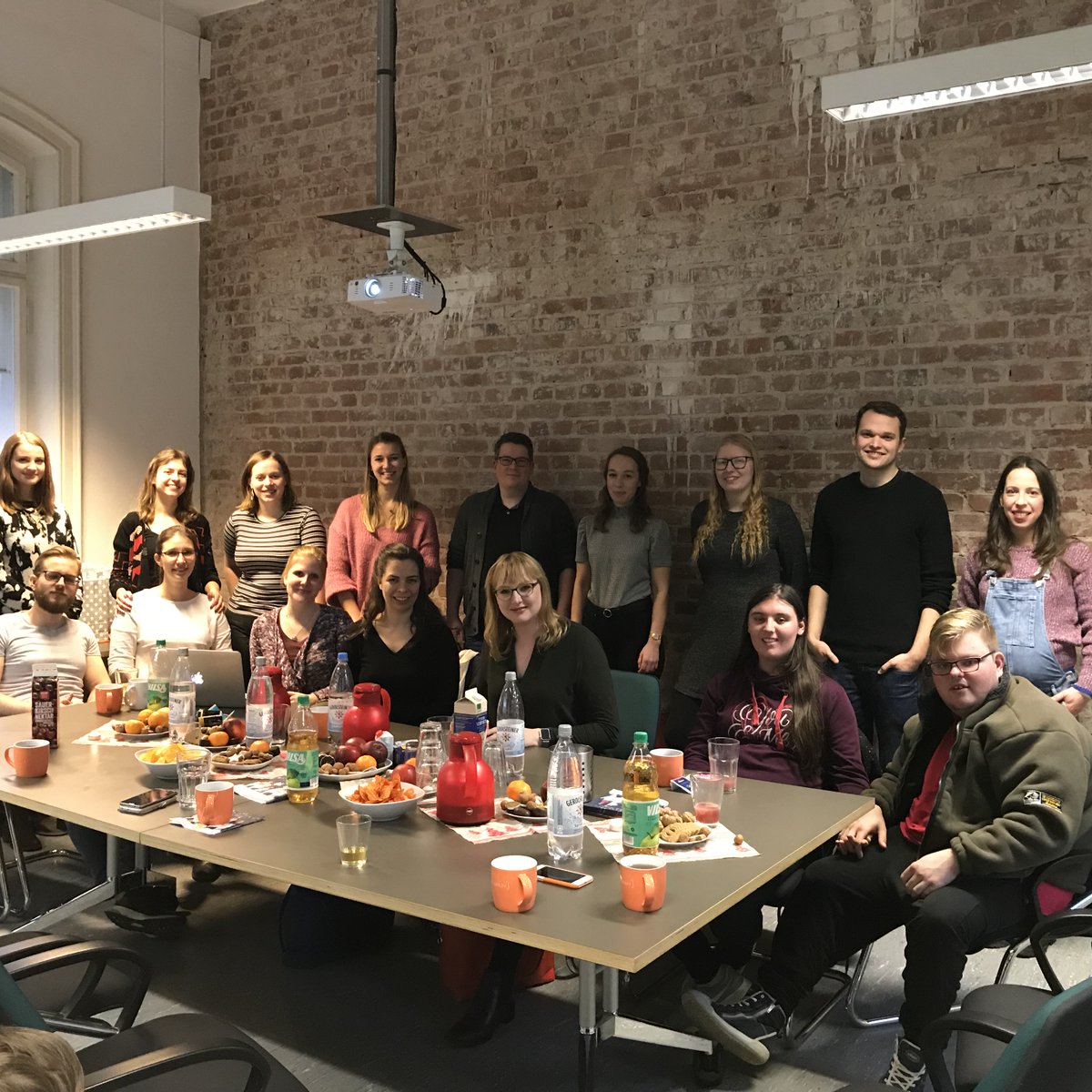 werteonline's tweet photo. Unsere Förderung endet im Jahr 2019. Somit kann das Projekt #wertelebenonline leider nicht weitergeführt werden... 😕 Wir blicken auf zwei spannende Jahre zurück und sagen #Danke an alle Scouts und Netzwerkpartner*innen für die tolle Zusammenarbeit! 💙
https://t.co/wj7Wk83Pv2 https://t.co/5SBzLle21f