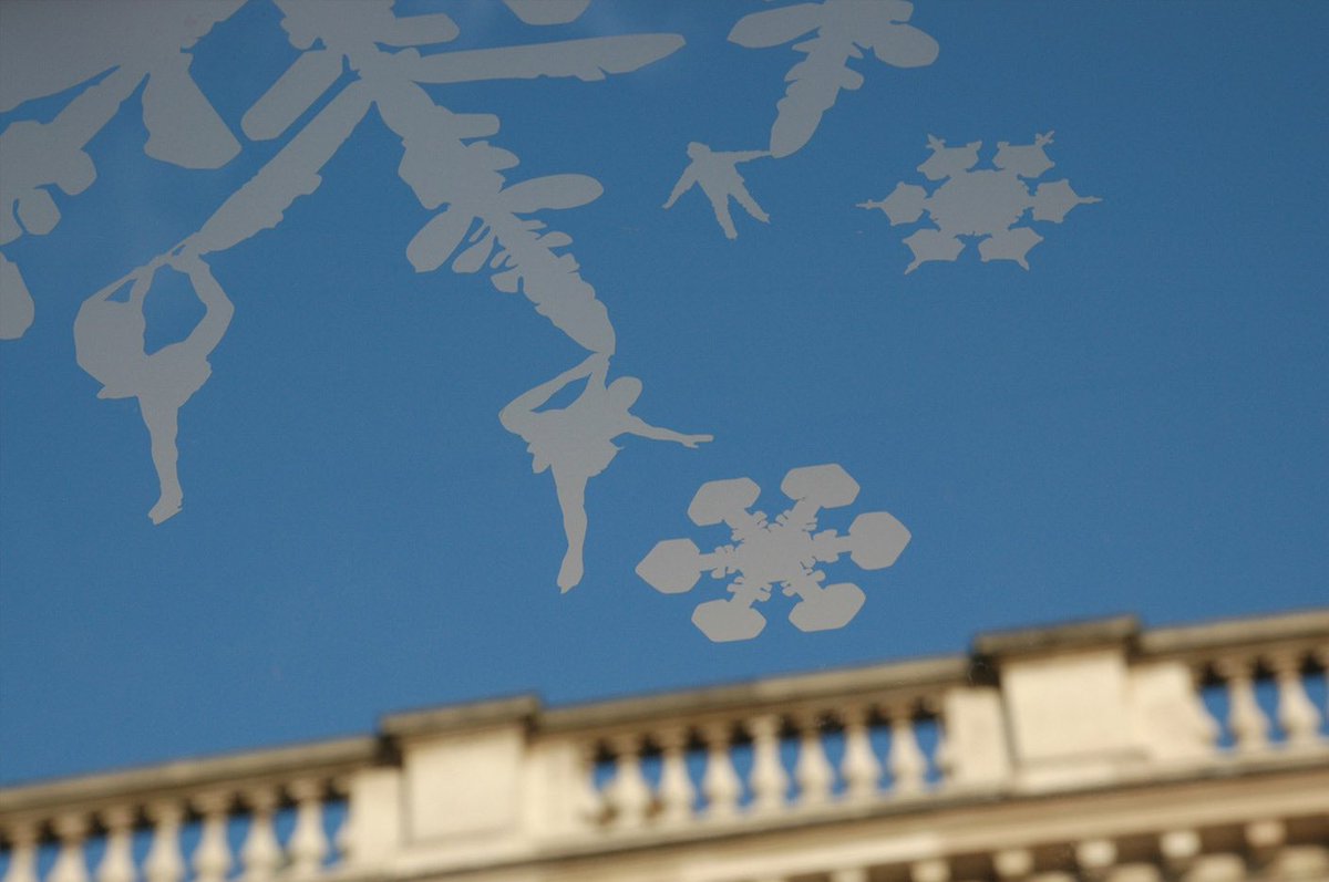 ficklestix's tweet photo. Getting into the Christmas spirit with this frosted window throwback we designed, manufactured and installed for @tiffanyandco at Skate, Somerset House - a simple yet effective design in frost vinyl that really gave a little sparkle to an already fantastic experience.
#eventprofs https://t.co/SxBdxtWHFO