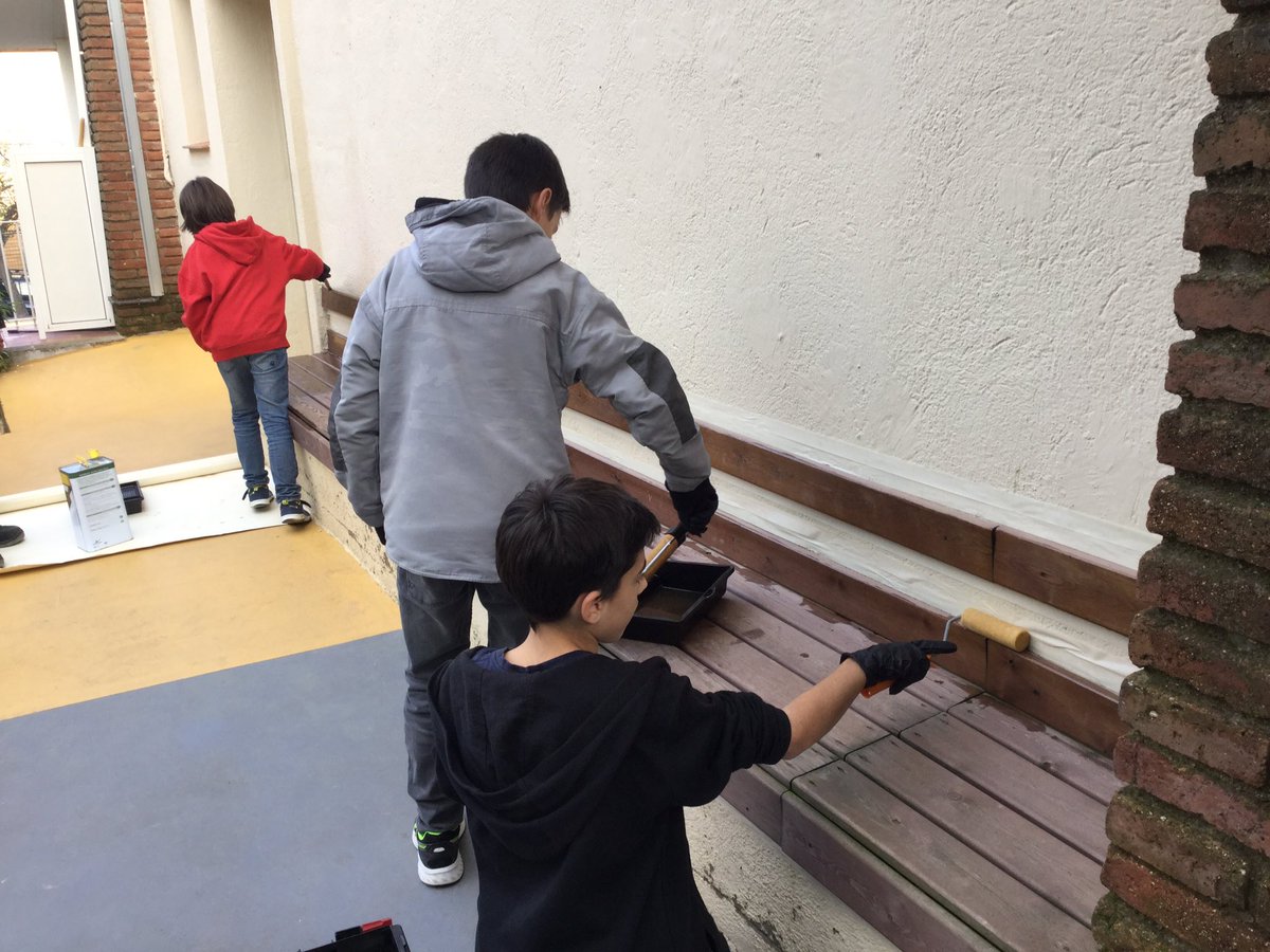 escolasadako's tweet photo. Tarda de tallers a #PRIM5SDK I #PRIM6SDK d’@escolasadako.
Al taller de JA T’HO FARÀS han vernissat un banc de l’escola! https://t.co/cnCf32eJKe