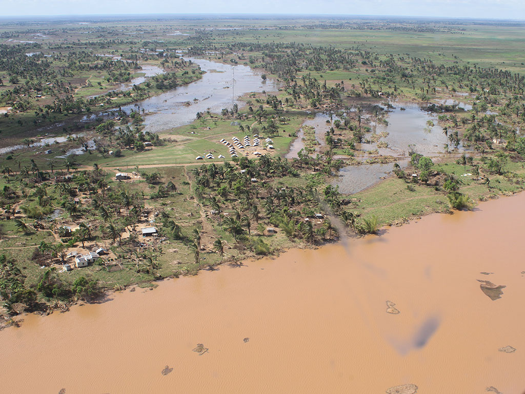 After two tropical cyclones hit #Mozambique in early 2019, the country’s National Public Health Institute jumped into action. CDC experts assisted the coordinated response through surveillance, data management, and water, sanitation, and hygiene (#WASH). go.usa.gov/xpmgP
