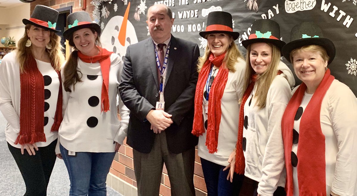 Third graders learn interviewing and resume tips from LCPS Public Information Officer, Wayde Byard, to prepare for their snowman factory jobs. #TolbertBetterTogether <a href="/Tolbert_ES/">Tolbert Elementary</a> <a href="/Susan_M_Mullen/">Susan Mullen</a> #LCPS20 #Tolbert20 <a href="/TerrificTol3rd/">Tolbert Third Grade</a>