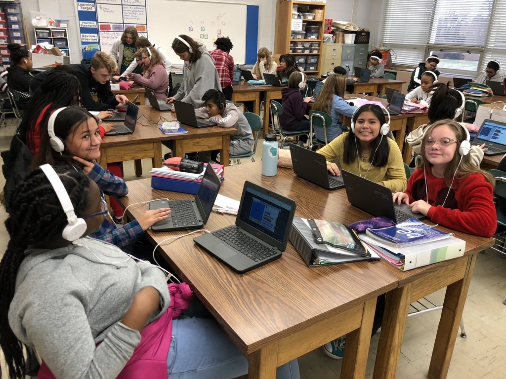 Lamp4Feet's tweet photo. Thanks Tosa West AP computer Sci students for facilitating Hour of Code #tosacodes #tosaproud https://t.co/L1jkuZ01n0