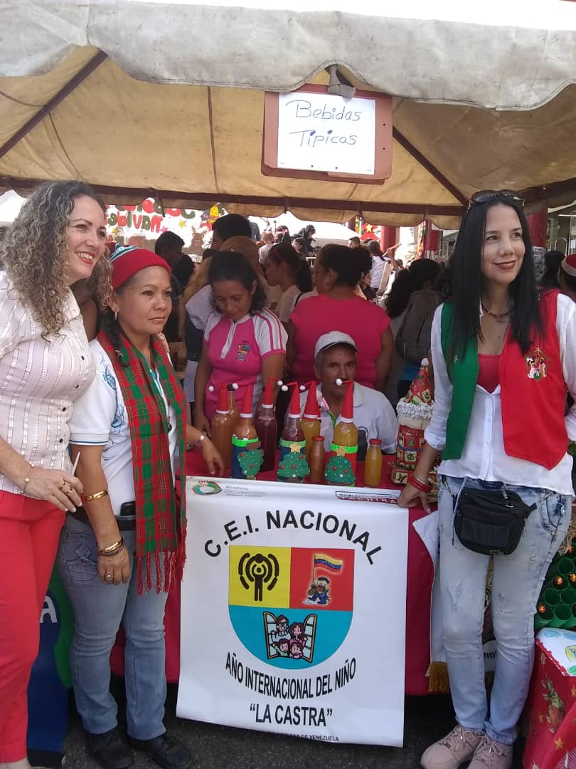 CDCETachira's tweet photo. En compañía de la Jefe @charlychaves, circuitos educativos, entes adscritos al @MPPEDUCACION y pueblo tachirense damos la ¡Bienvenida a la Navidad! en la sede de @ZonaEducTachira con 
#ParrandónNavideñoZETáchira2019 y Convite Hallaquero.
#GobiernoDelPueblo
@psuvaristobulo https://t.co/qcF0eBLxLc