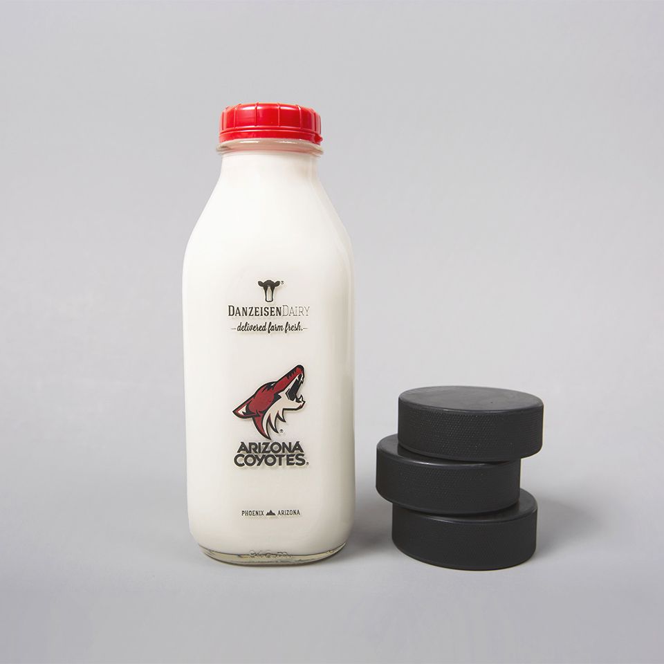 Danzeisendairy's tweet photo. Before you head to Gila River Arena to watch the @arizonacoyotes take on Calgary, grab a glass of #DanzeisenDairy milk to show your love for the #Yotes! 🏒🥅

#ArizonaFood
#ArizonaFoodie
#ArizonaMade
#AZFoodie
#BestFoodPhoenix
#EatArizona
#EatLocalAZ
#LiveLocalAZ
#Local480 https://t.co/aAjD0wwAp2