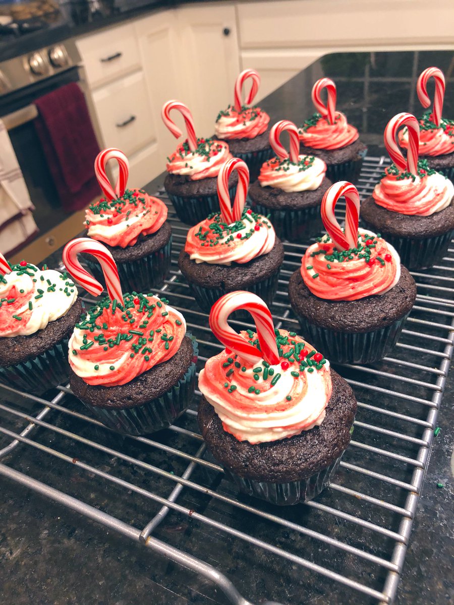 Baked some <a href="/HBHarvest/">Half Baked Harvest</a> Hot Cocoa Cupcakes. Look how festive they are!Whipped #buttercream was 💯. Not pictured: #Chocolate ganache filling. 🧁🎅🏽🎄
#christmas #baking #futurestarbaker