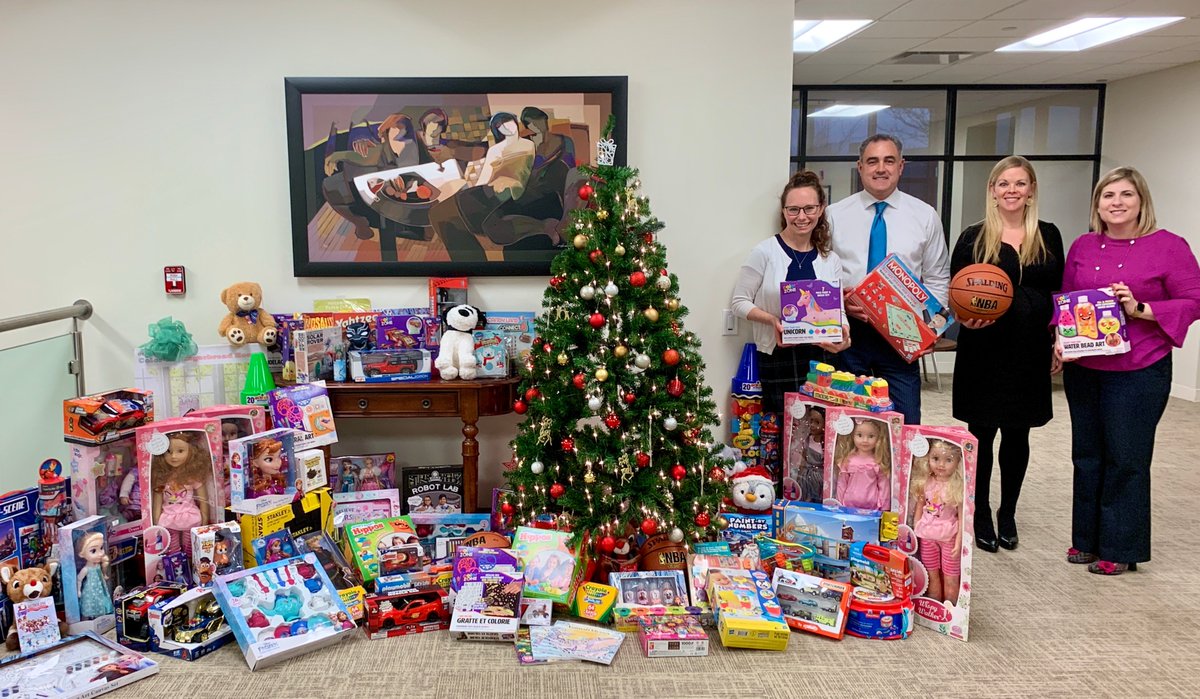 MandelbaumLaw's tweet photo. Thank you to #TeamMandelbaum for participating in our annual toy drive. We are so impressed by your generosity! This years gifts will be donated to the children and families from @JBWSpreventsDV. #MandelbaumCares #MandelbaumGivesBack https://t.co/EZ5D0wnXGv