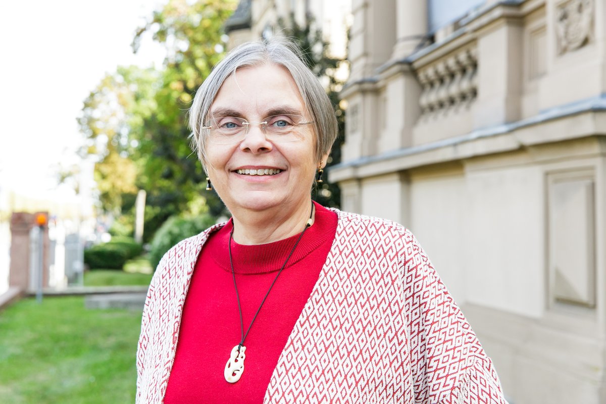 Am Donnerstag spricht Dr. Eva Ch. Raabe, Direktorin des #Weltkulturenmuseum, über #Repatriierung, #Restitution und die #Ethik des #Sammelns. Jour Fixe des Weltkulturen Freundeskreis, Donnerstag, 12.12., 19 Uhr, Weltkulturen Labor. bit.ly/38uielV Foto: Stefanie Kösling