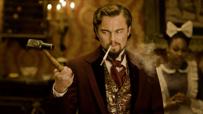 MarthaGoncalvez's tweet photo. DiCaprio en una de las escenas de "Django desencadenado" golpea la mesa y se corta la mano con el cristal de una copa rota; a pesar de ello sigue tan metido en el personaje que Tarantino continúa grabando impresionado. https://t.co/CHPrzzTMVD