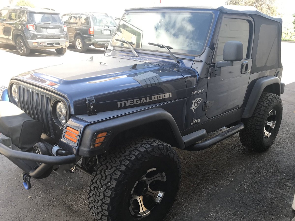 cable602's tweet photo. @THEJeepMafia @Jeep New tire day! https://t.co/yPl8prgHb1