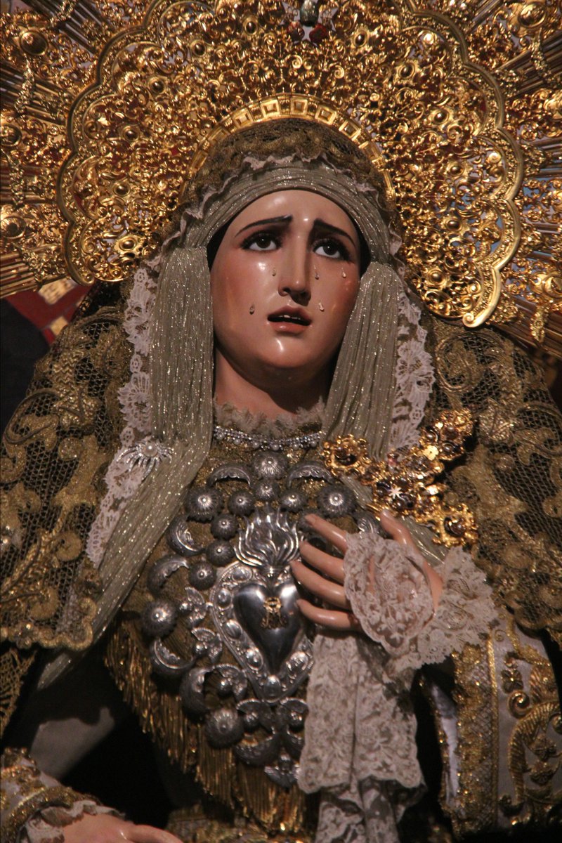 NAZARENODECIRIO's tweet photo. Besamanos 2019 de Ntra. Sra. de la Soledad (San Buenaventura) Reportaje completo en https://t.co/WfFpewYK9v https://t.co/GYDsrjCVpX