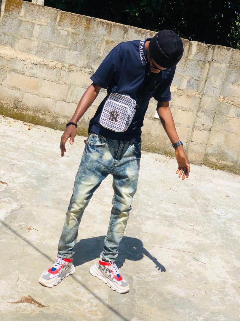 iamcarterveli's tweet photo. KosenDuro Woh👽👽 #teamsnoweezy #snowforce #yyb_records #snoweezytakeover #snoweezystandfit #snoweezyjoromi #slic2020 #afroversa #music #TuesdayThoughts #ThisHappened2019 https://t.co/ECztbObMmj