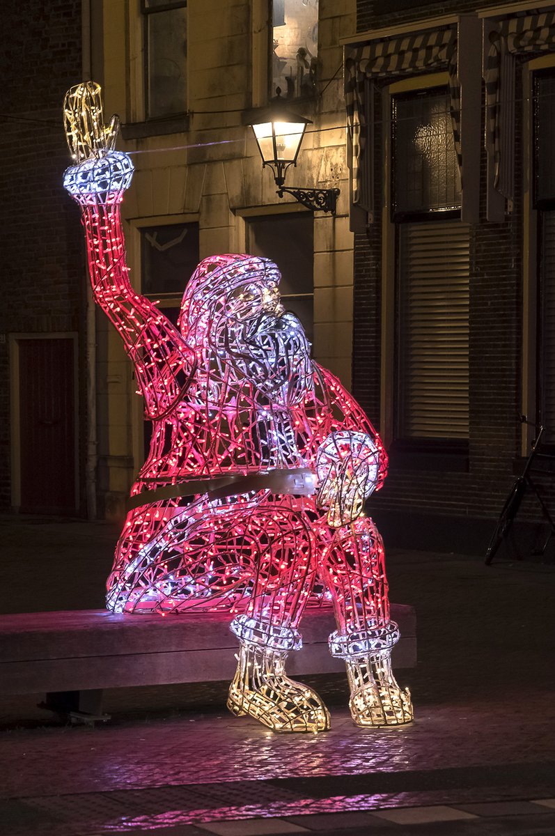 Wow, Wat zijn ze weer mooi! Wat hebben we toch een mooie stad! Bekijk alle beelden via de link #kerst #Zwolle 

→ bit.ly/2qEBsnz