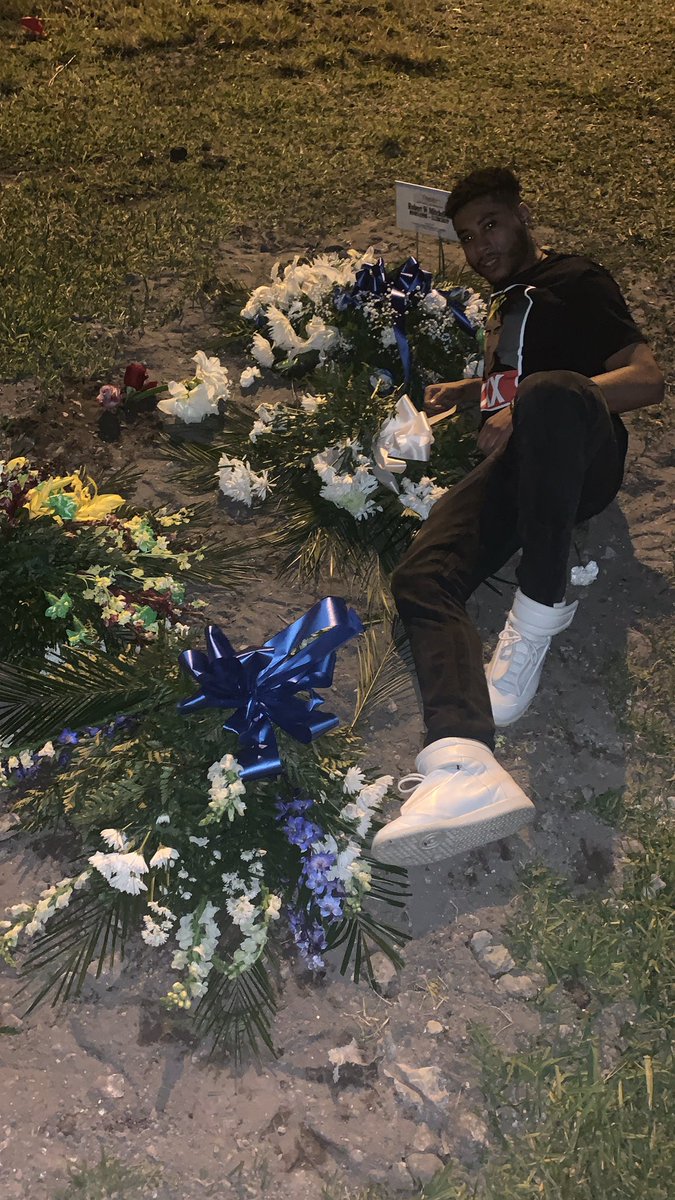 Flysocietyaeron's tweet photo. GONE BUT NOT FORGOTTEN 
@YUNG_R3 
💉💉💉
@YUNG_R3 https://t.co/nFh4HyW1pN
