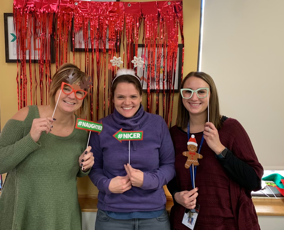 AWagnersClass's tweet photo. Third Grade! #wolfpackholidays @MissA3rd @3rdsrussell @western161 https://t.co/5GjjmQKYpB