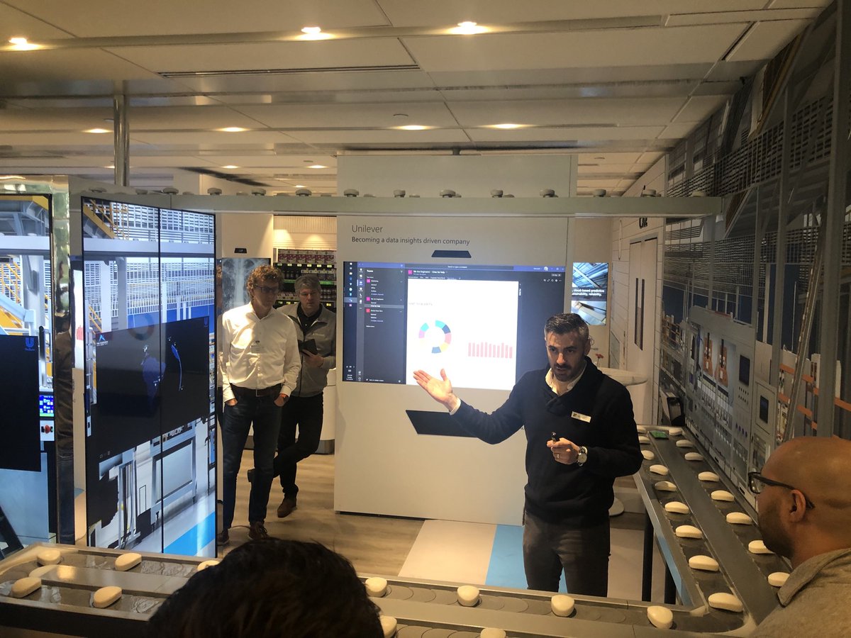 Spark020's tweet photo. Cool. Azure Digital twin in action for smart manufacturing @executivebriefingcenter Seattle #leap2019 #weareinspark https://t.co/KDhyEFejGE